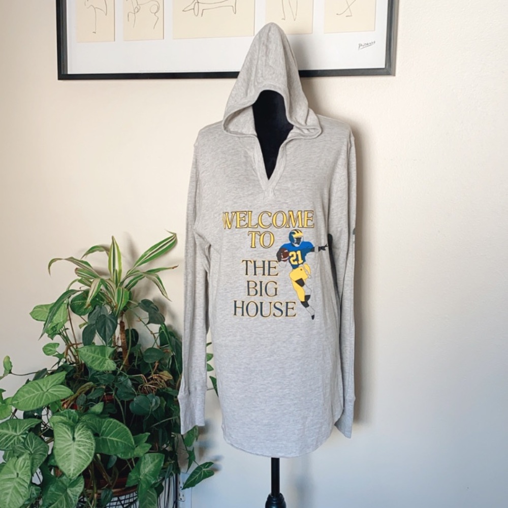 Alternative Long Sleeves Hoodie Tee